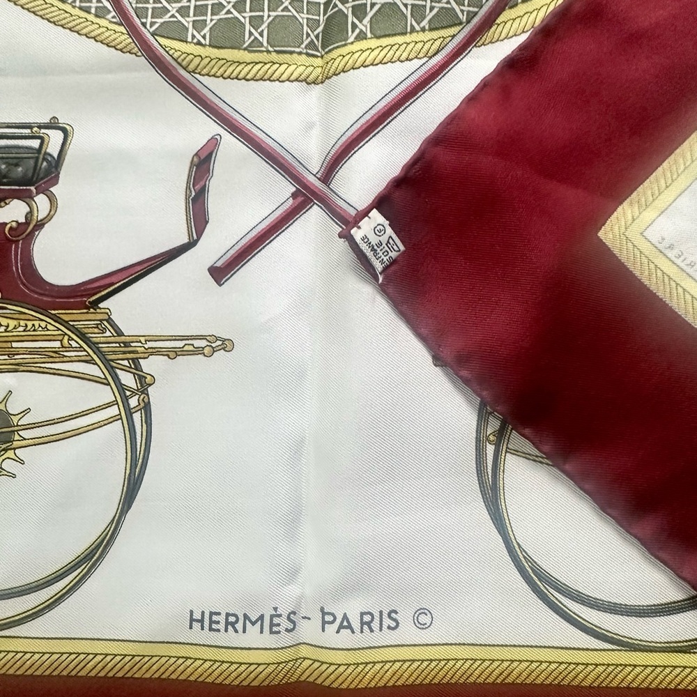 Hermès Les Voitures Nouvelles Silk Scarf Carre 90 Burgundy White Gold Clean - Picture 8 of 9